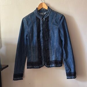 💙🖤🧥🍒Blue Jean Jacket with Fitted Cuffs and hook closure
